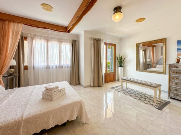 Haus / Mallorca / Reihenhaus mit Ferienlizenz in Son Serra de Marina – Bild 12