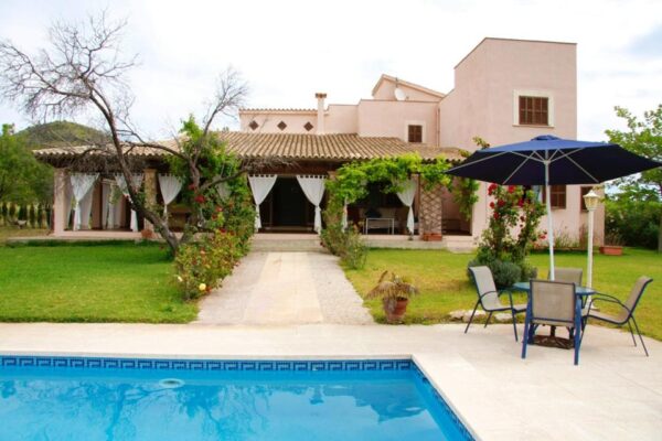 Villa / Haus / Traumhafte Finca auf Mallorca mit Ferienlizenz am Golfplatz