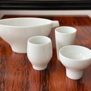 Sake Set 4-teilig Porzellan weiß Kanne plus 3 Becher