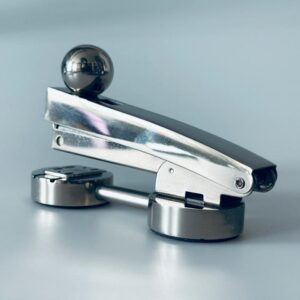 Heftgerät Tacker Bauhaus Design Edelstahl poliert Kugel 1980er