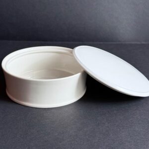 KPM Berlin Deckeldose aus Porzellan, weiß, 2. Wahl Ø 12 cm